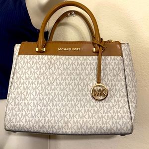 Michael Kors Hand Bag